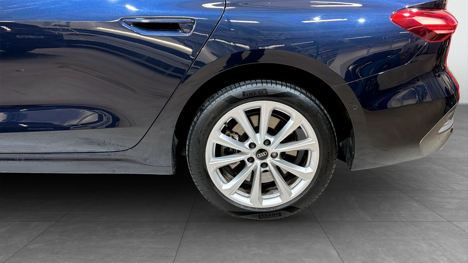 Audi A5 Avant 2.0 TDI quattro 2025, bild 6/10