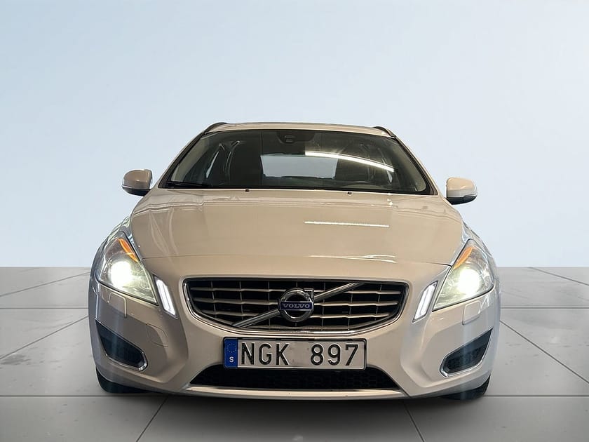 Bild 2 av Volvo V60 D4 AWD Aut Momentum Dvärm/Skinn/Drag/Psens/Xenon