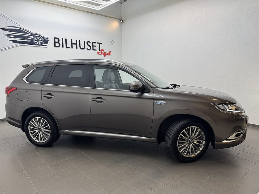 Bild 2 av Mitsubishi Outlander PHEV 224hk Business Läder/Bkamera/RockfordF/AdaptivF/Carplay/Nys