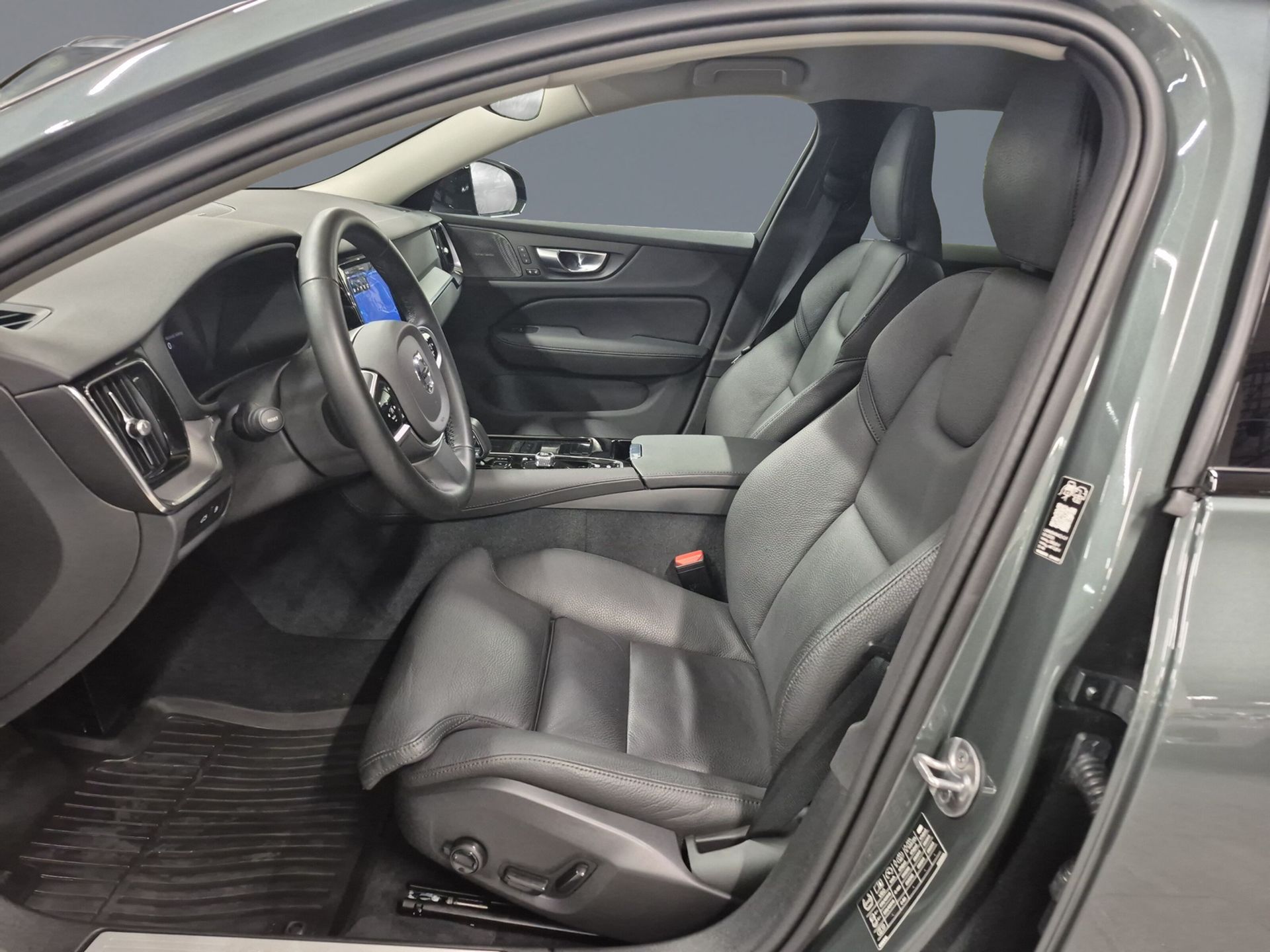 Volvo V60 T6 Plus Dark Nordic Edition 2026, bild 6/10