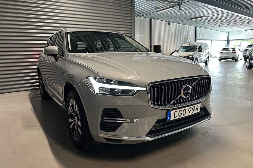 Bild 3 av Volvo XC60 Recharge T6 AWD Core Edition Backkamera Panorama Navi