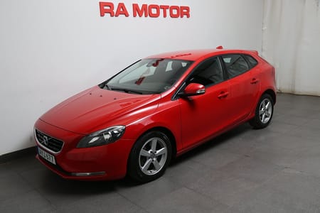 Volvo V40 D3 150hk Kinetic Nybesiktad P-sensorer Värmare