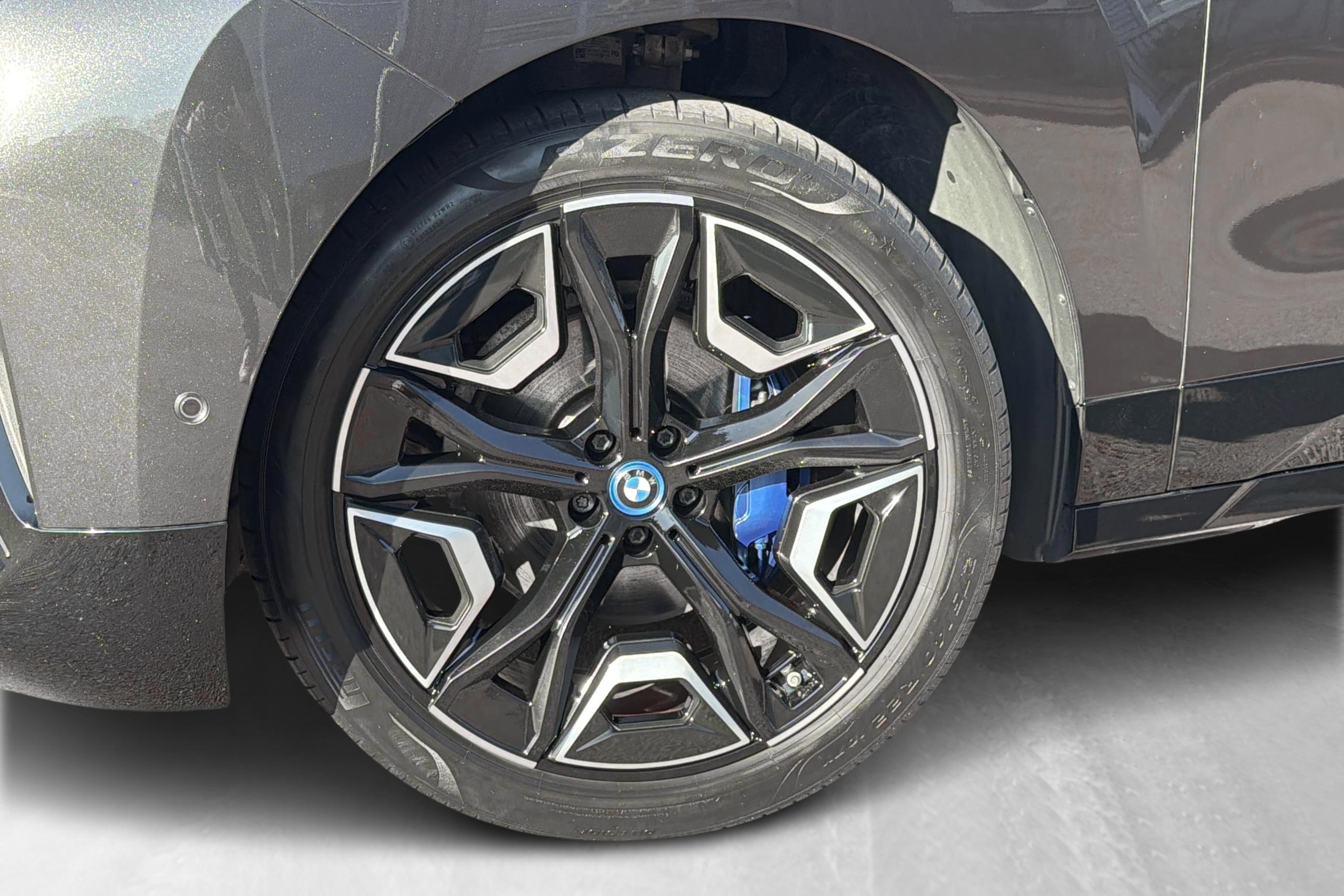BMW iX xDrive50, 524hp, 2023