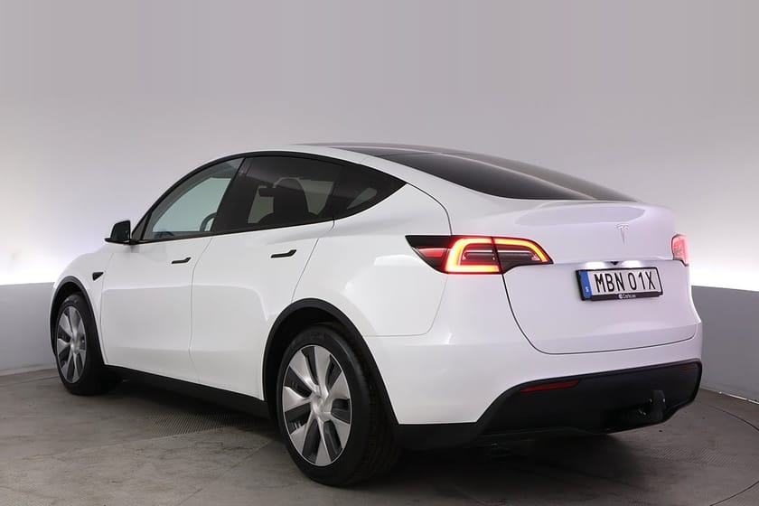 Bild 4 av Tesla Model Y Standard Range RWD Autopilot Panorama Drag