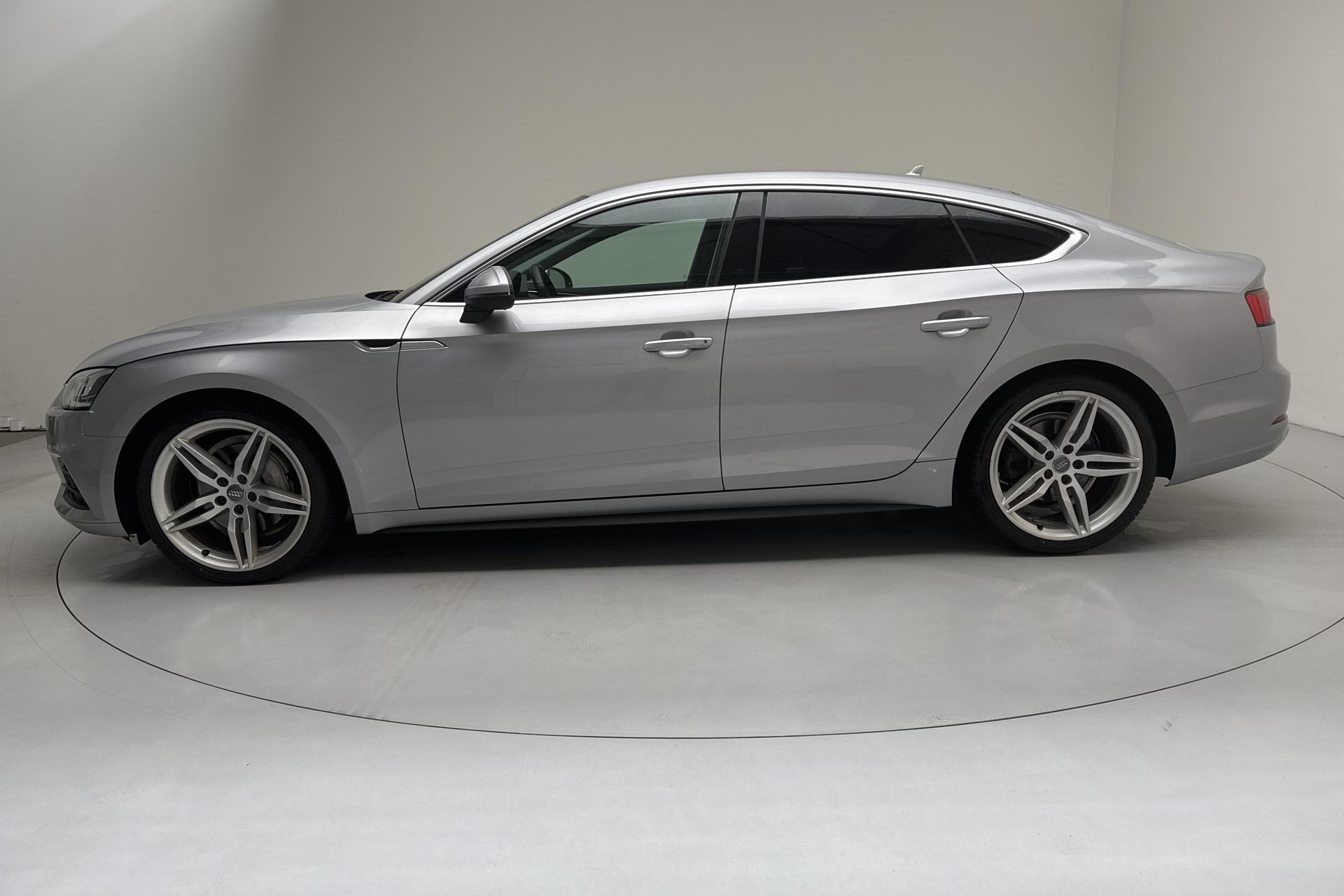 Audi A5 SB B9 2.0 TDI 2017, bild 2/10