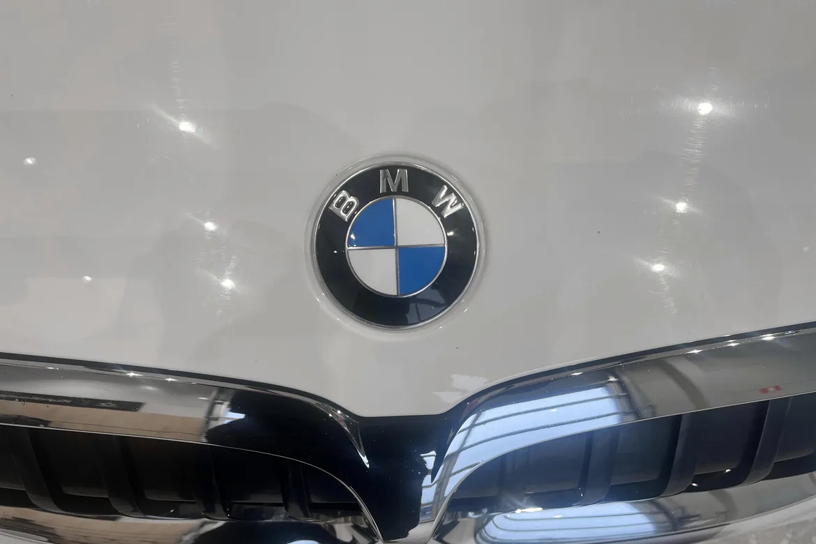 picture of a car