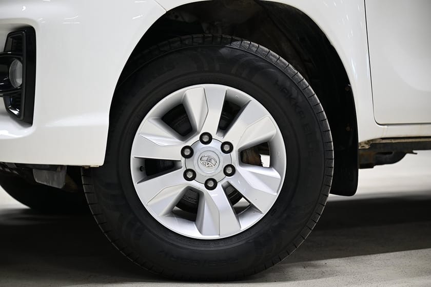 Bild 3 av Toyota Hilux Extra Cab 2.4 AWD 150HK Servicebil|Kåpa|Inredd|MktUtrustning|Moms
