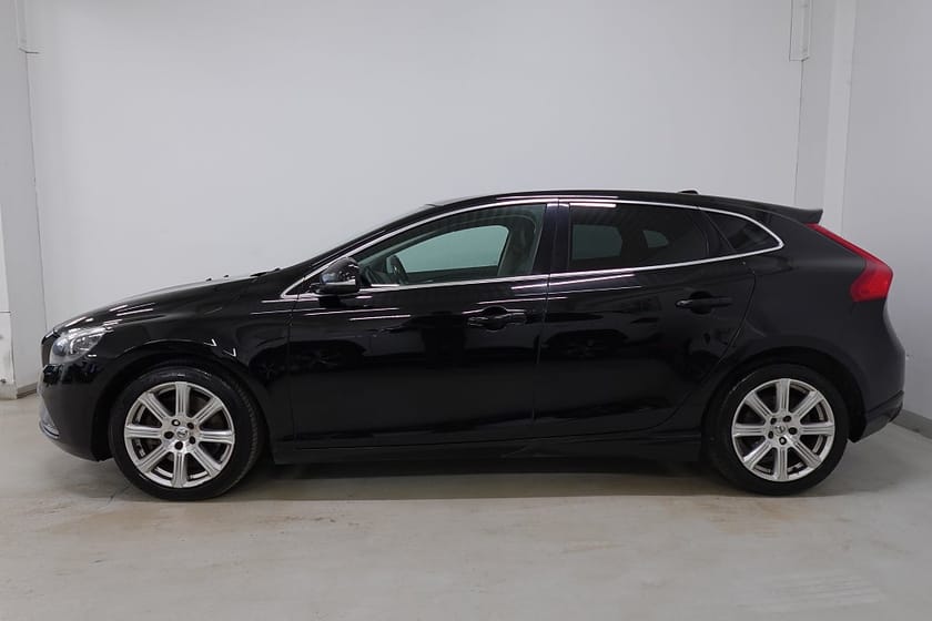 Bild 3 av Volvo V40 D4 Summum Panorama D-Värme H/K Navigator Skinn