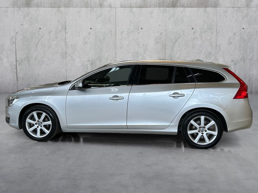 Bilde 2 av Volvo V60 D2 Summum|H.Feste|R.Kamera|Skinn