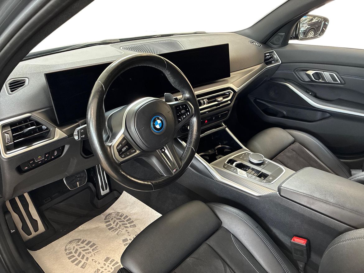 BMW BMW 330e xDrive Touring — bild 10