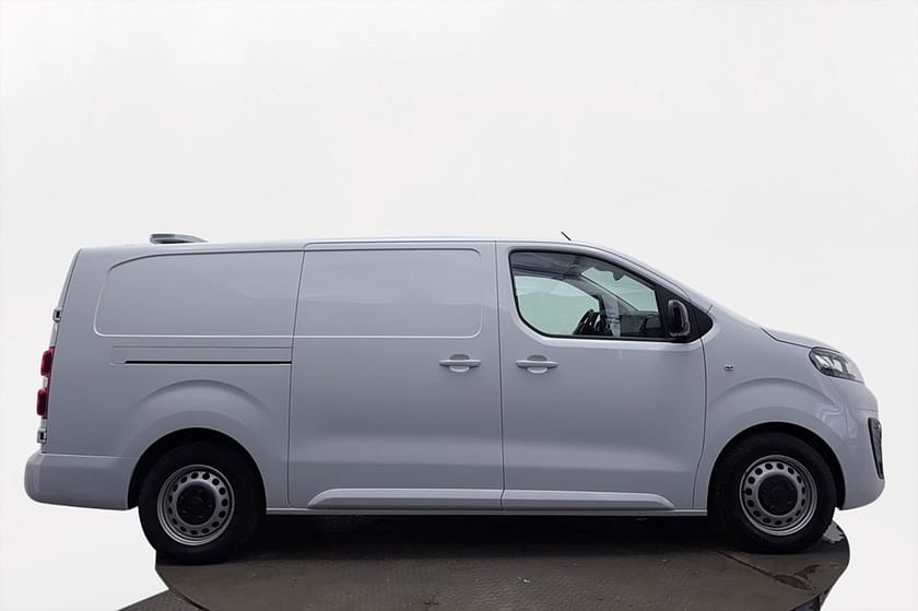 Bild 5 av Fiat E-Scudo 75 Skåpbil kWh L3 Lång 3-sits Pekskärm Farthållare MOMS