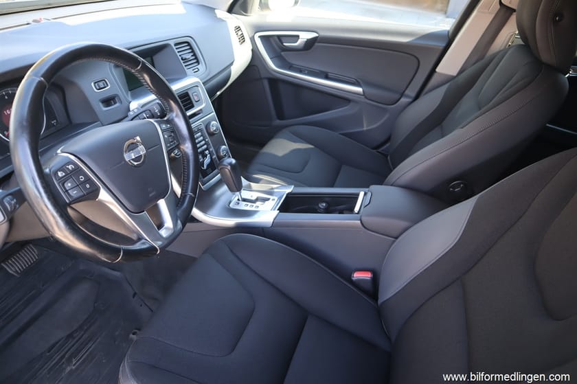 Bild 4 av Volvo V60 T4 180hk Aut Momentum Svensksåld