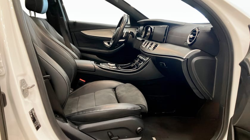 Bild 3 av Mercedes-Benz E 220 T d 4MATIC 9G-Tronic, 194hk, |AMG-Line|Backk|Pano|Drag