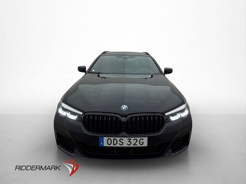 Bild 2 av BMW 530e xDrive Touring M Sport Cockpit HUD HiFi Kamera Drag