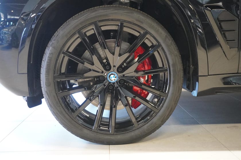 Bild 4 av BMW X5 xDrive50e M Sport Pro Innovation Drag hk Luftfjädring 22 Comfort Massage