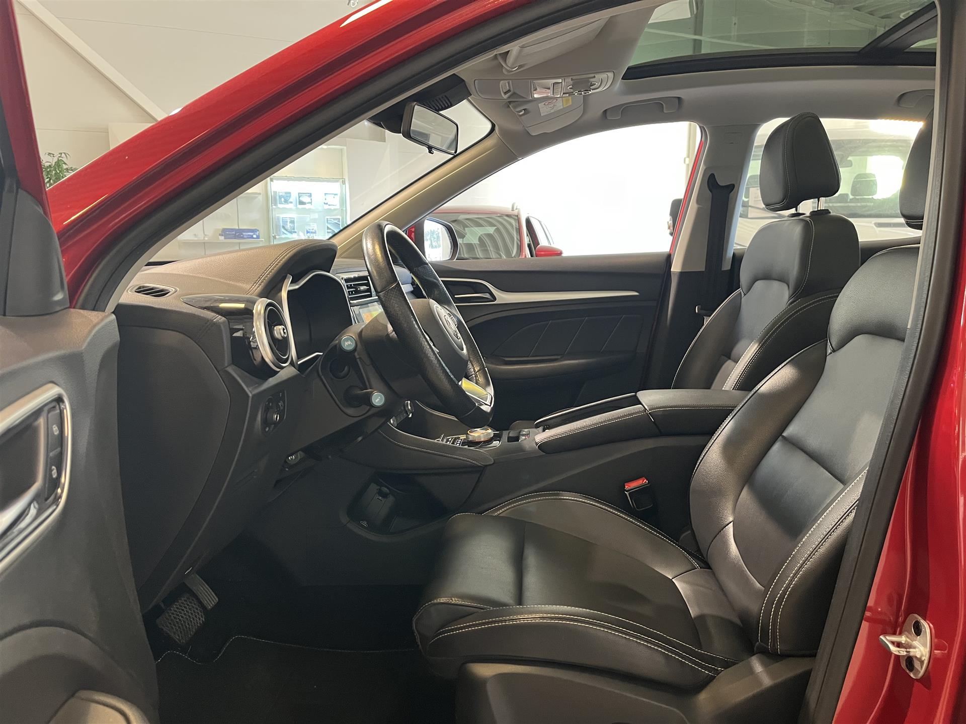MG ZS Luxury 45kWh Pano 2021, bild 3/4
