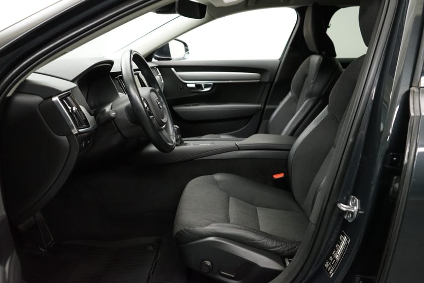 Bild 4 av Volvo V90 D4 Momentum Advanced SE II, Baklucka elmanövrerad, Dragkrok