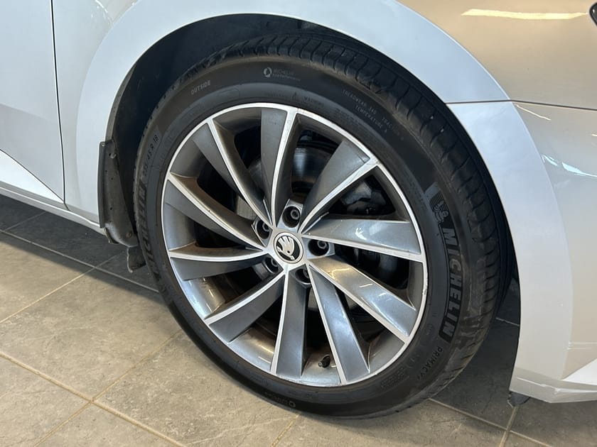 Bild 3 av Škoda Superb Kombi L&K TDI 190hk 4X4 Aut/drag