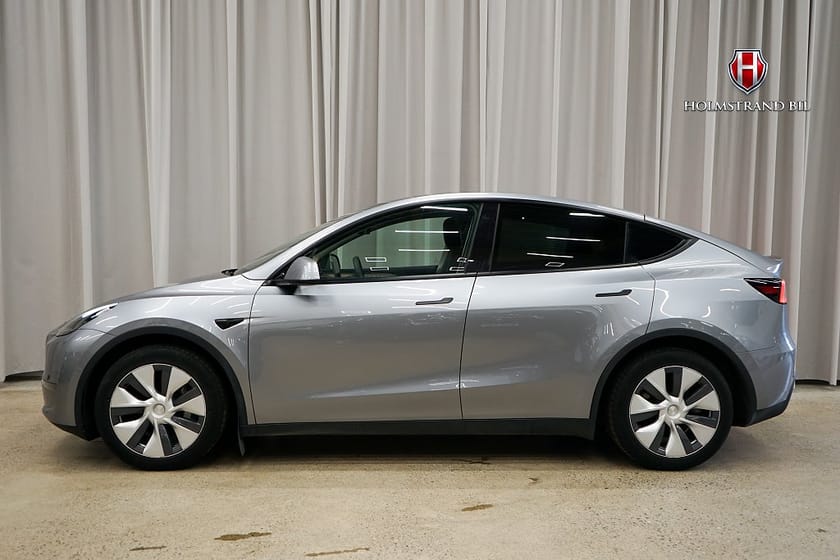 Bild 1 av Tesla Model Y Long Range AWD Drag Värmepump Rattvärme Kamera MOMS