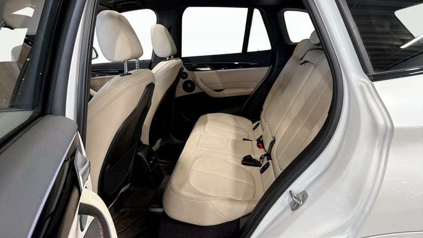 Bild 5 av BMW X1 xDrive25e xDrive 25e M Sport Pano HUD Drag Rattvärme Elstol mminne H/K