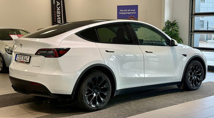 Bild 5 av Tesla Model Y Long Range AWD 514hk Autopilot/Panorama/Garanti/V-hjul