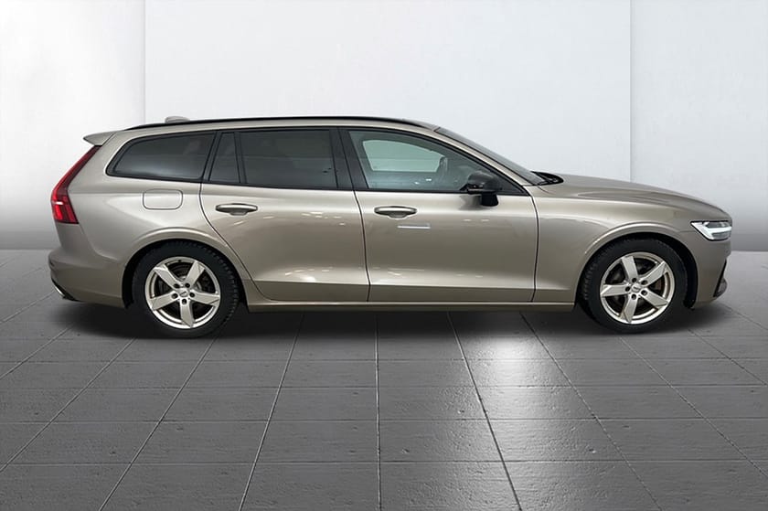 Bild 4 av Volvo V60 D4 AWD Aut R-Design Pano Navi Värmare Delläder MOMS