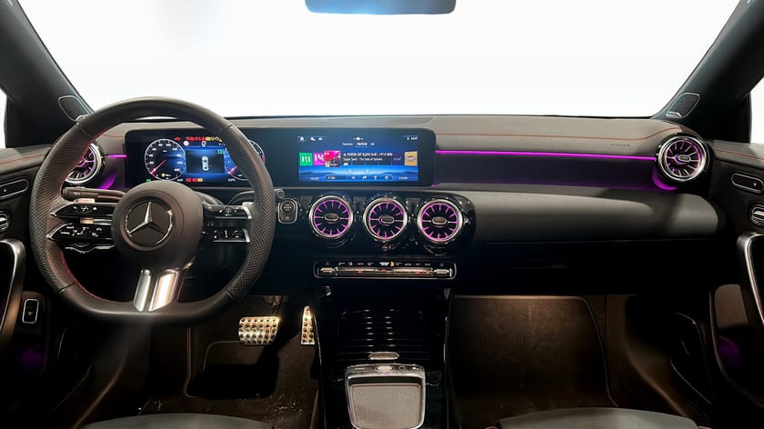 Bild 4 av Mercedes-Benz CLA 200 COUPÉ 360° / AMG / Burmester