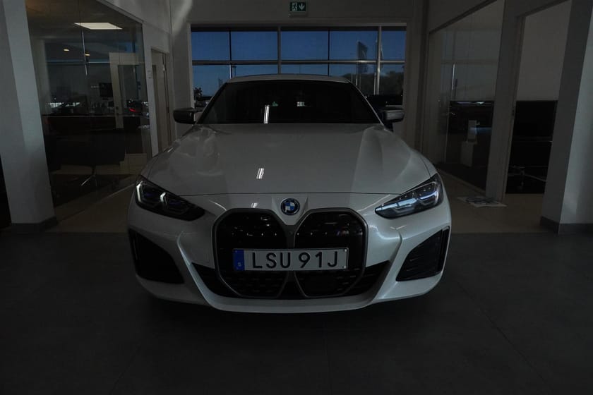 Bild 3 av BMW i4 M50 xDrive Gran Coupé Glastak Laserljus Harman Kardon Elstolar Med Minne