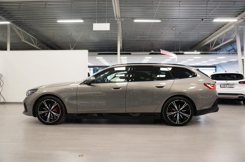 Bild 4 av BMW i5 eDrive40 Touring M-Sport Drag Pano