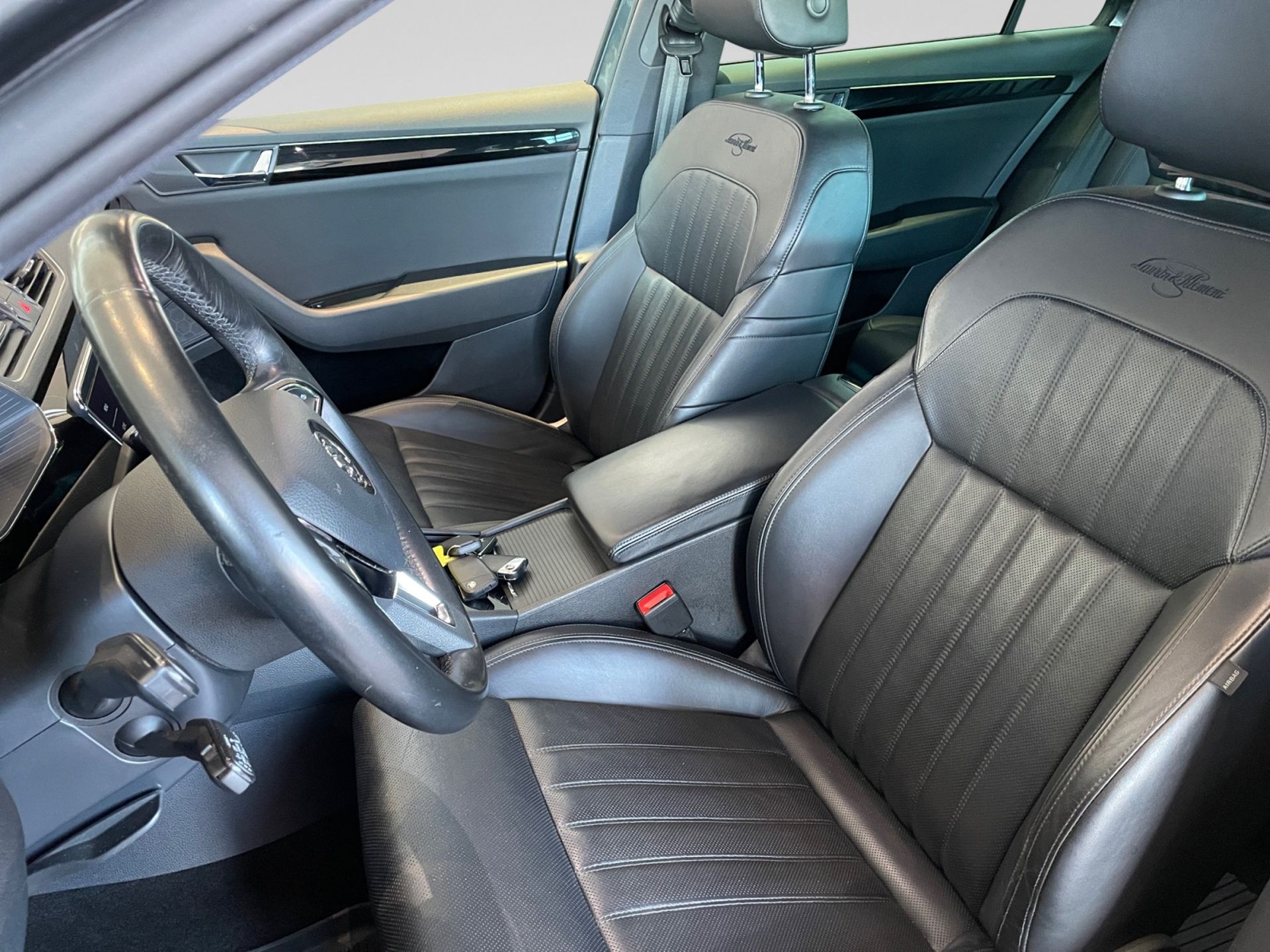 Skoda Superb 2019, bild 6/9