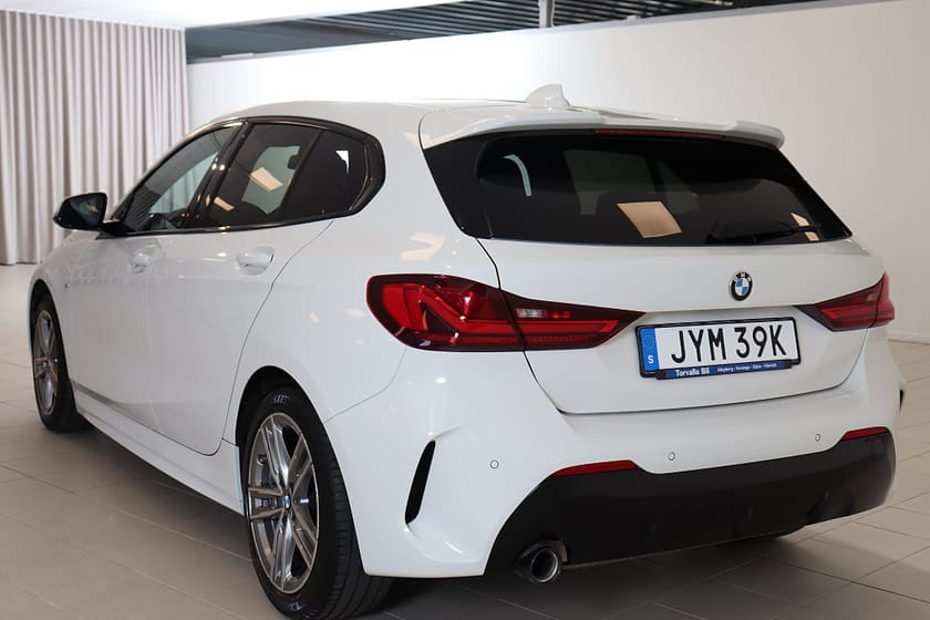 Bild 3 av BMW 118i Steptronic M Sport B-kamera Rattvärme Keyless