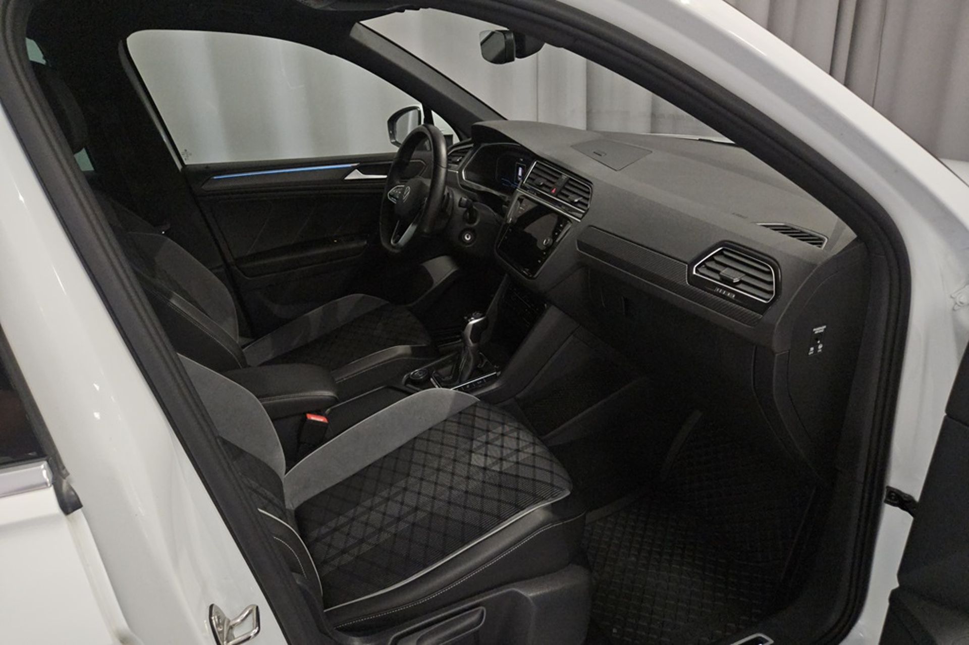 Volkswagen Tiguan 2023, bild 6/13