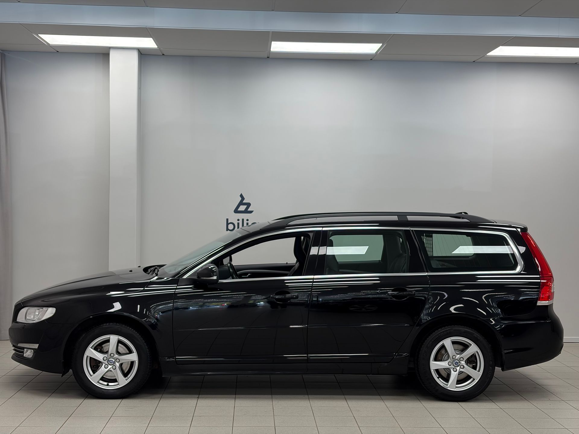 Volvo V70 D3 e Classic Momentum 2016, bild 2/10