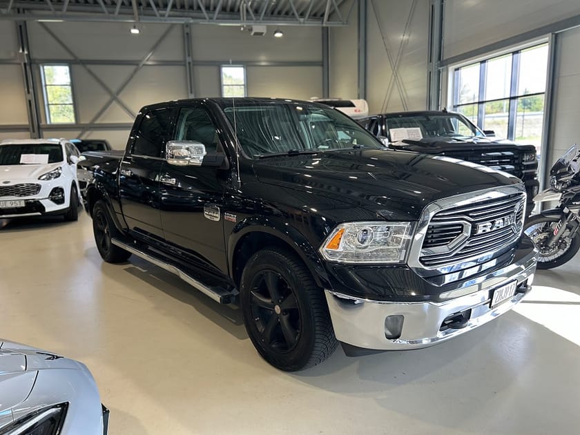 Bild 2 av RAM 1500 Crew Cab 5.7 HEMI TorqueFlite Longhorn Lock / Alpine