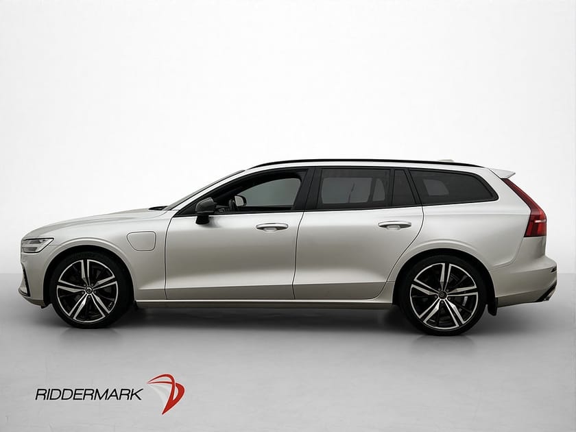 Bild 4 av Volvo V60 T6 AWD 350h R-Design Pano HuD H/K Drag 360 Värmare
