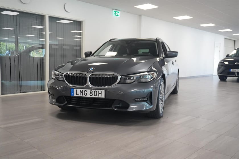 Bild 2 av BMW 330e Touring Sport HUD Elstolar hk Backkamera 18 Lm