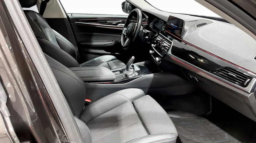 Bild 3 av BMW 520d xDrive Touring 190Hk | Sport Line | Drag / 3.95% Ränta