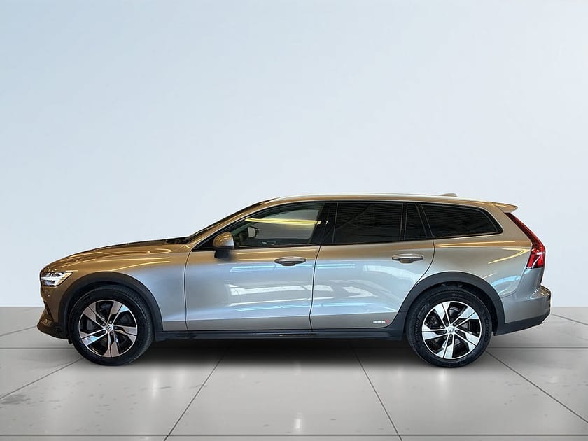 Bild 4 av Volvo V60 Cross Country B4 AWD Momentum Harman-Kardon/Kamera/Navi/MoK/SoV-Hjul