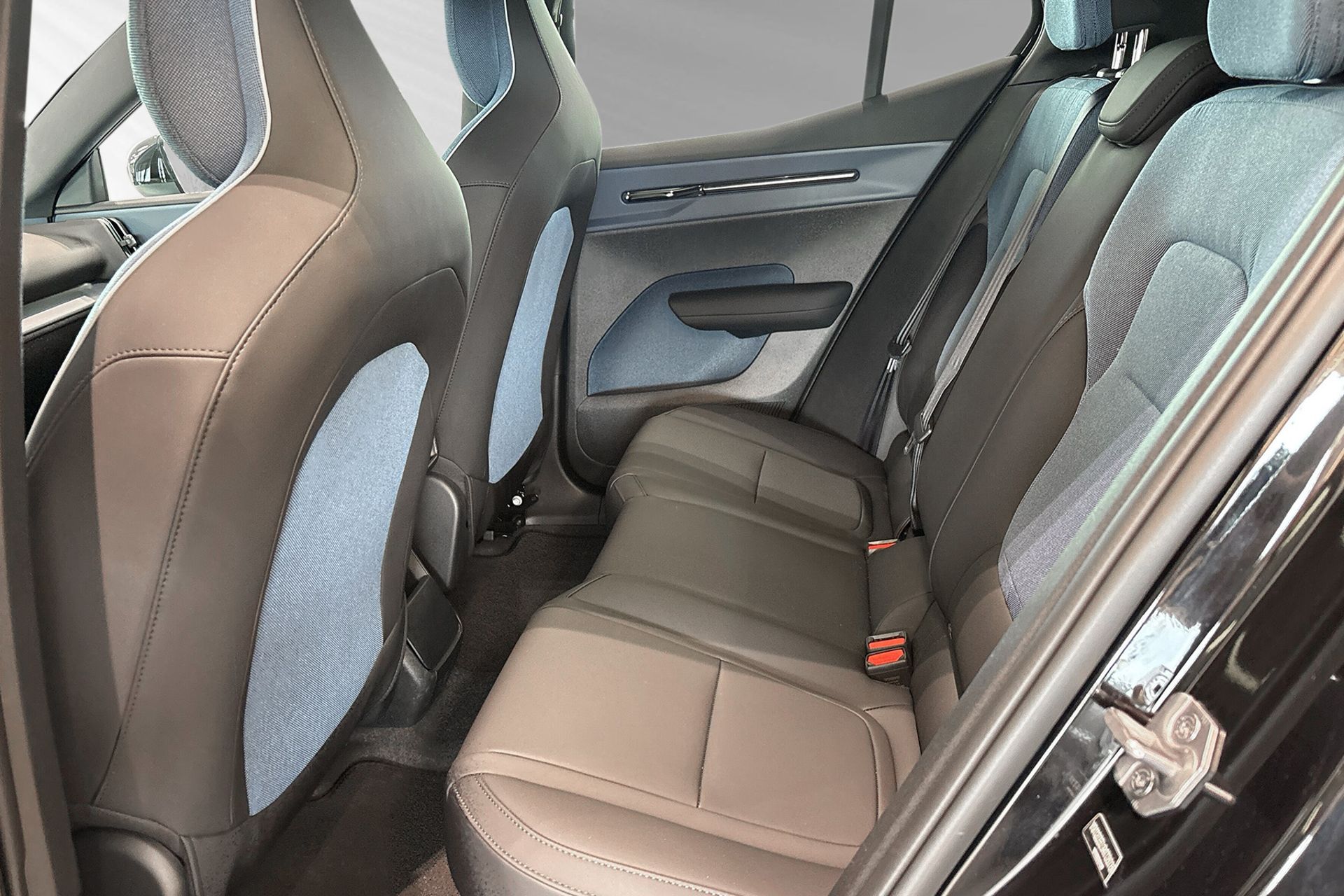 Volvo EX30 P5 Long Range 2027, bild 7/10