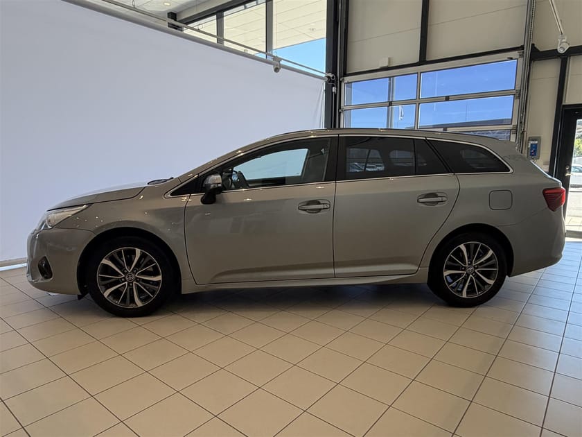 Bild 5 av Toyota Avensis Kombi 2,0 D 143hk Kamera Ljusramp
