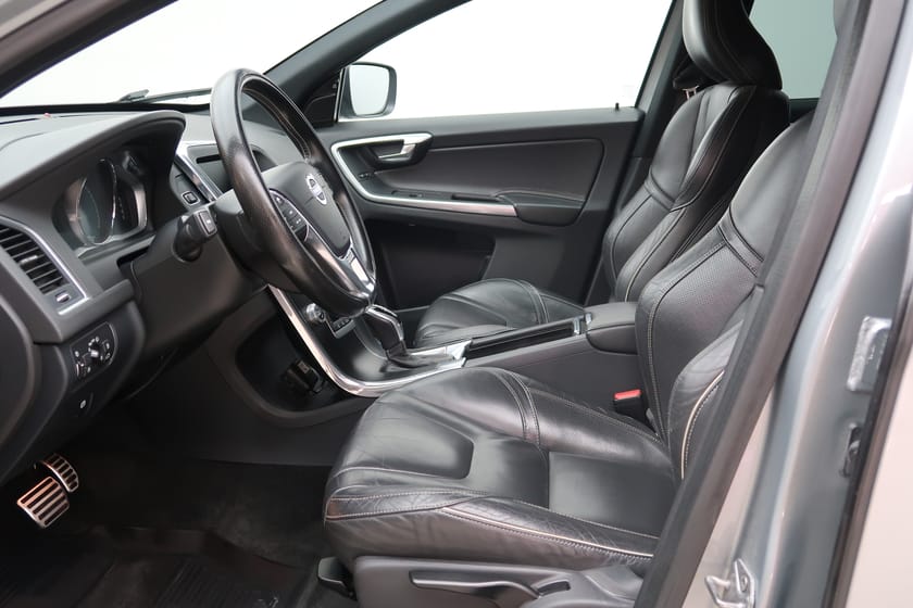 Bild 4 av Volvo XC60 D4 AWD R-Design Business E/Klimatpkt/AdaptivF-H/SENSUS/Värmare/Drag