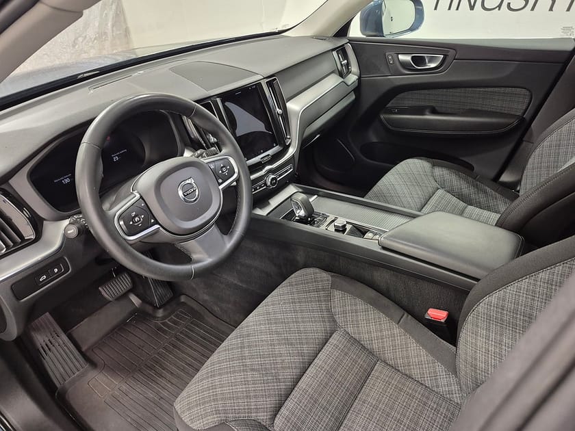 Bild 2 av Volvo XC60 T6 Recharge Core Bright plug in AWD 350HK 4x4 Panorama