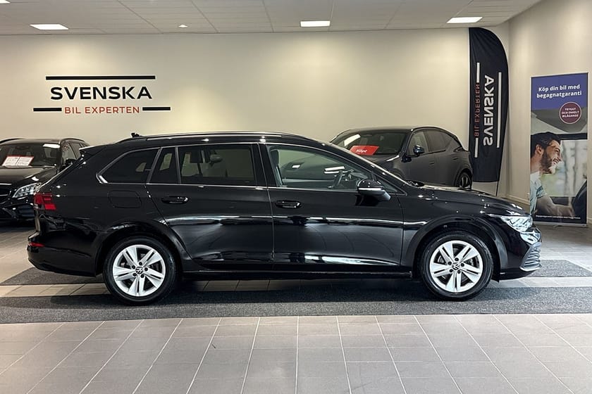 Bild 3 av Volkswagen Golf Sportscombi SC 1.5 eTSI 150hk MHEV/Drag/P-Värmare/kamera/Carplay
