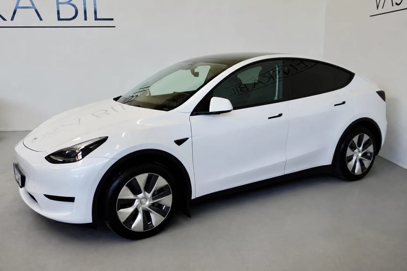 Bild 3 av Tesla Model Y Standard Range RWD Autopilot Drag Pano 3,45% Ränta