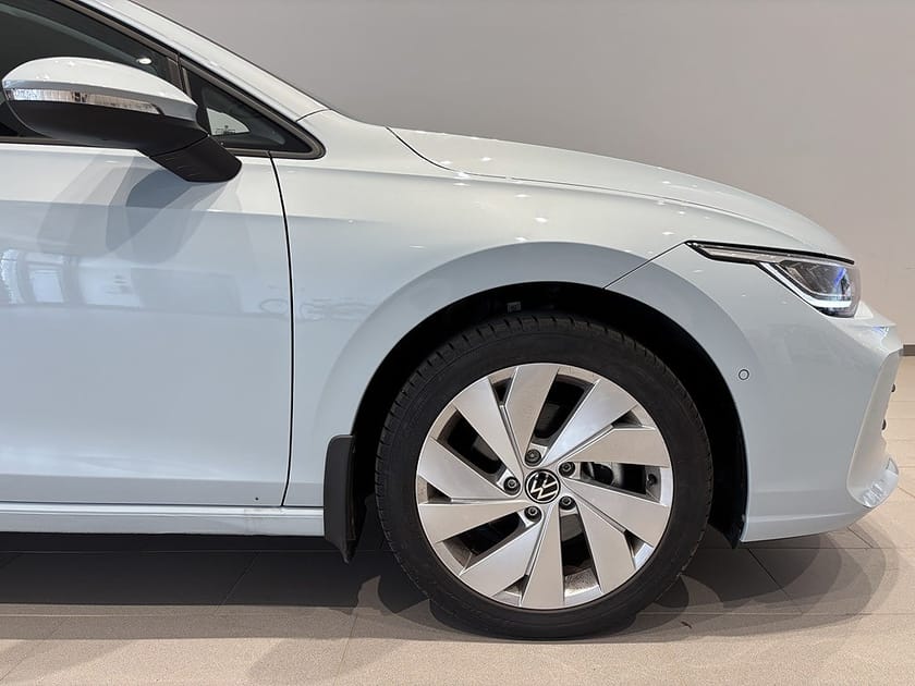 Bild 3 av Volkswagen Golf 1.5 eTSI 150hk, Edition, Backkamera, Värmare
