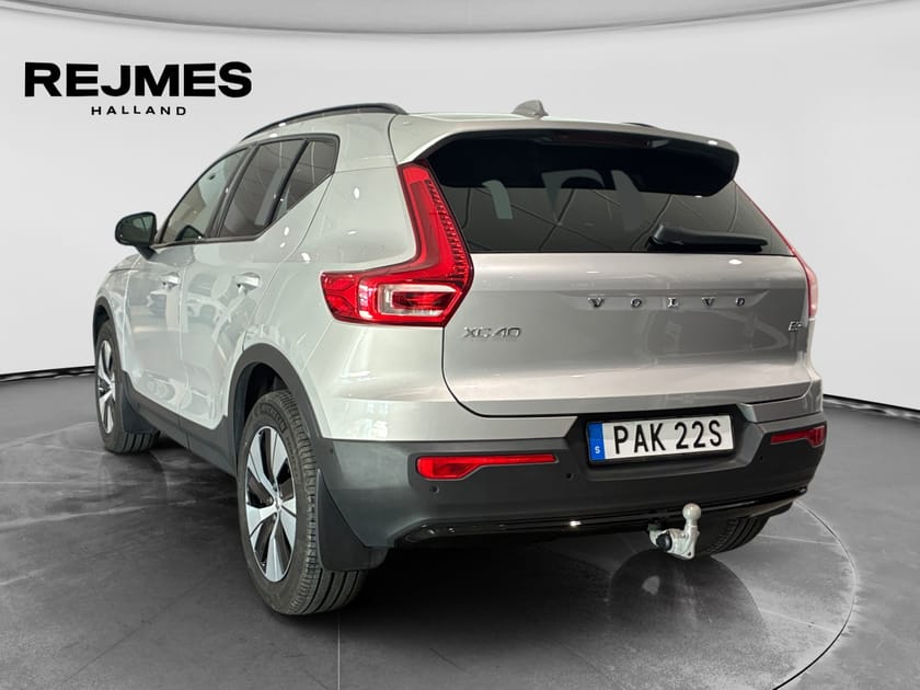 Bild 2 av Volvo XC40 B3 FWD Bensin Plus Dark | 360-kamera | Dragkrok