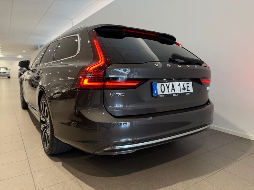 Bild 4 av Volvo V90 Recharge T6 Inscription / Navigation / Panoramaglas tak / 10 000kr tillbehör / dragkrok /Minnesstol /