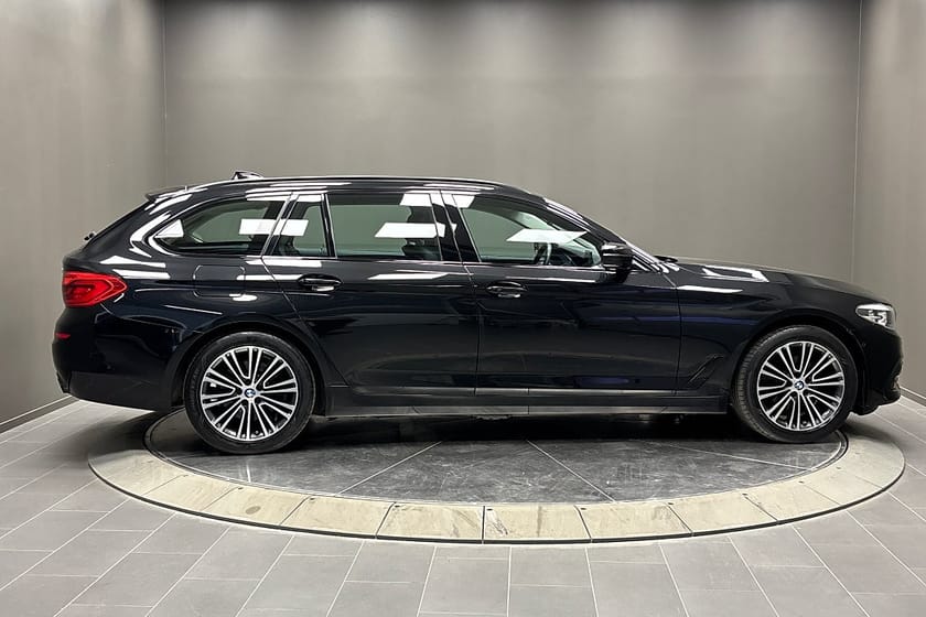 Bild 2 av BMW 520d xDrive Touring Touring-Sport line-Dragkrok-Rattvärme