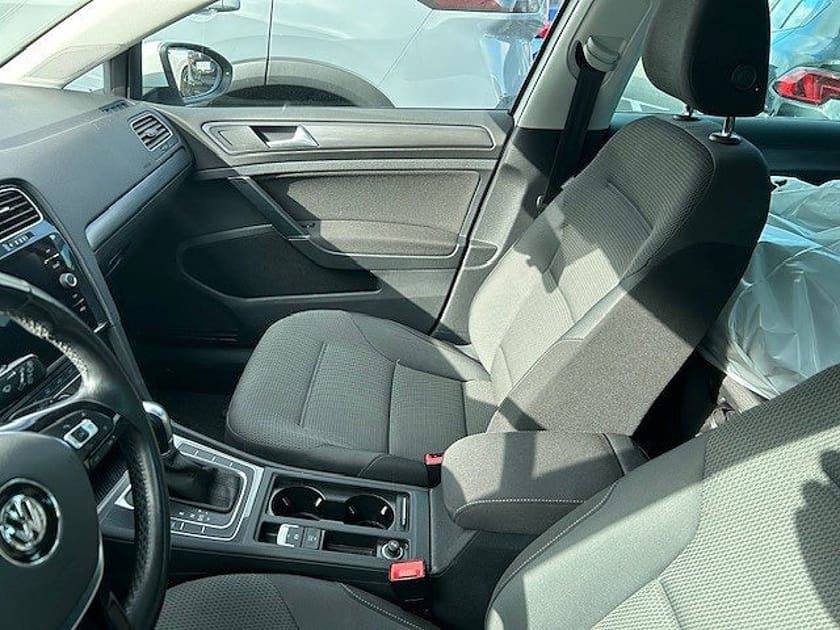 Bild 4 av Volkswagen Golf 5-dörrar 1.0 TSI Automat /Glastak / Adaptiv Farthållare