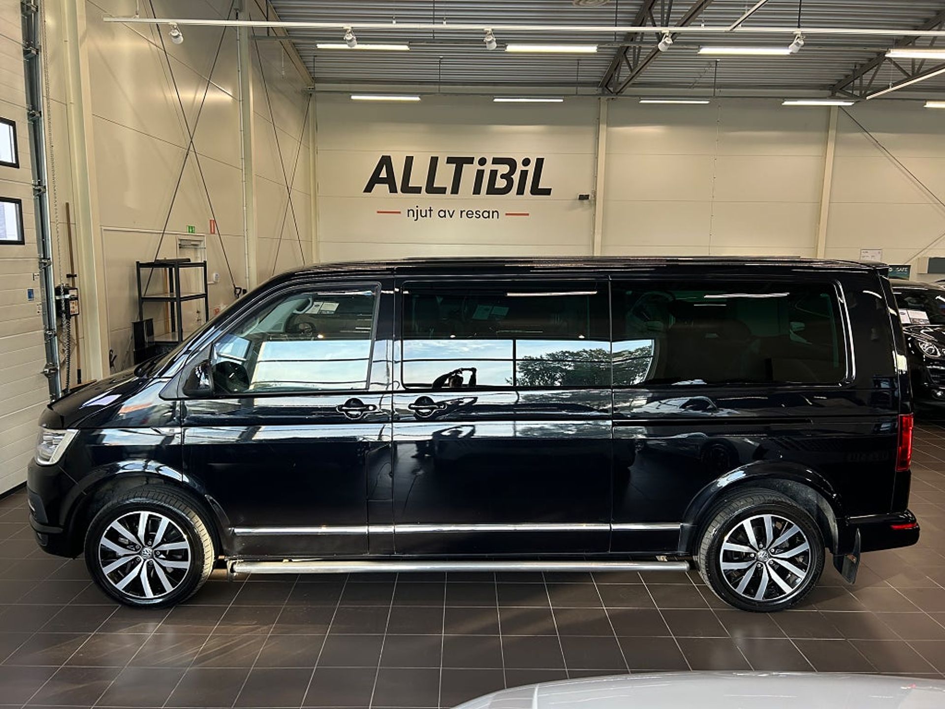 Volkswagen Multivan 2018, photo 4/10